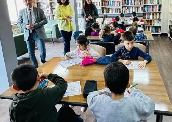 Çıldırlı Öğrenciler Kütüphaneyi Gezdi
