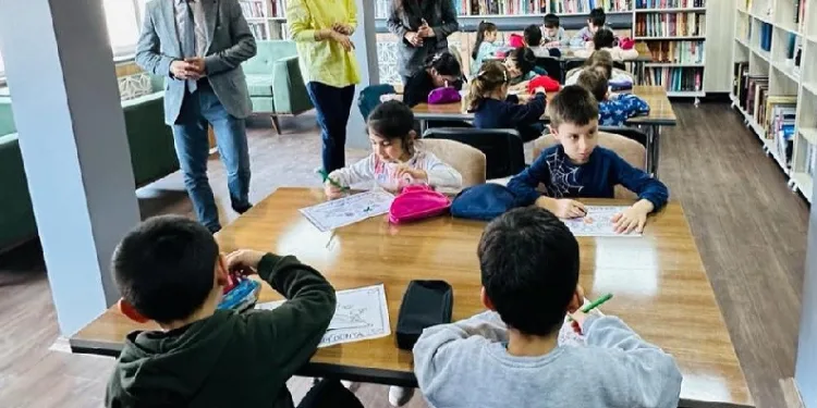 Çıldırlı Öğrenciler Kütüphaneyi Gezdi