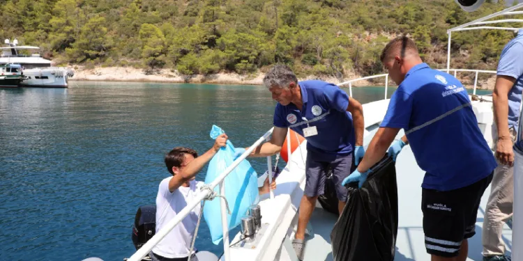 Atık alım tekneleri sezona hazır