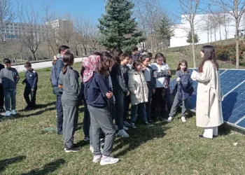 Öğrenciler yenilenebilir enerjiyi öğrendi