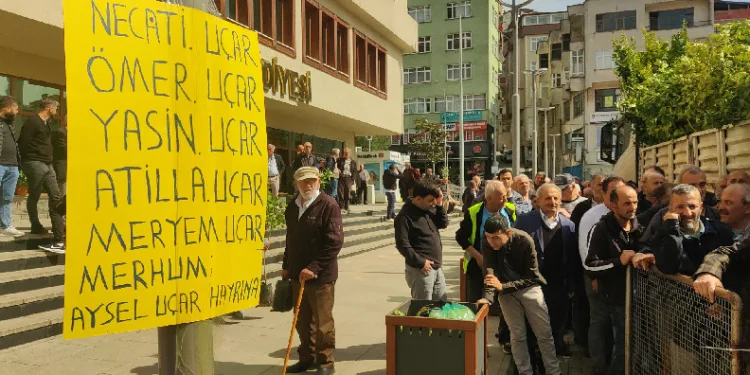Tır dolusu meyve fidanı dağıttılar