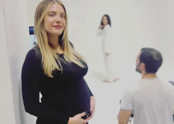 Eda Ece ve Buğrahan Tuncer’in bebeği dünyaya geldi