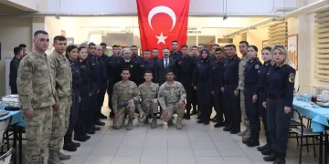 Eskişehir Valisi jandarma ekipleriyle iftar yaptı