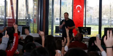 Derince’de gençlerle söyleşiler başladı