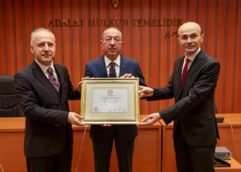 Başkan Kavuş mazbatasını aldı