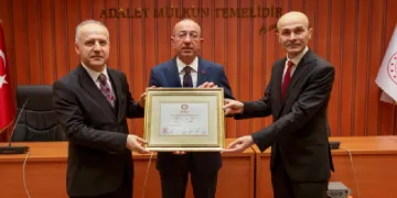 Başkan Kavuş mazbatasını aldı