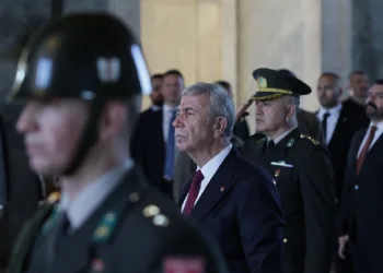 Mansur Yavaş ve ilçe başkanlarından Anıtkabir ziyareti