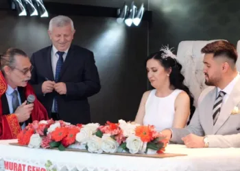 Başkan Erdal Beşikçioğlu ilk nikahını kıydı