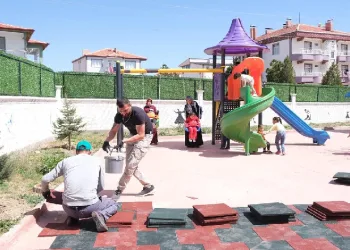 Kur’an Kursu bahçesine oyun grubu kuruldu