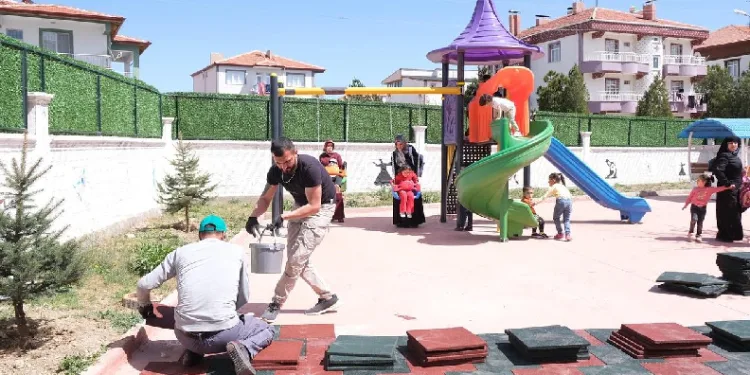Kur’an Kursu bahçesine oyun grubu kuruldu