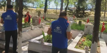 Şehitler mezarları başında anıldı