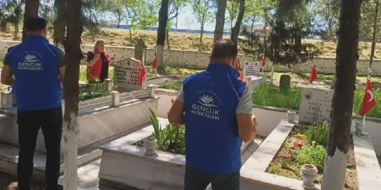 Şehitler mezarları başında anıldı