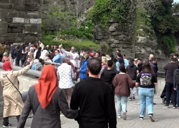 Amasra’ya günlük 80 bin ziyaretçi
