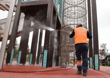 Gölbaşı’nda parklara bahar bakımı