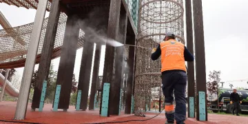 Gölbaşı’nda parklara bahar bakımı