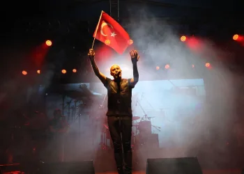 Haluk Levent, Afyonkarahisar’ı coşturdu
