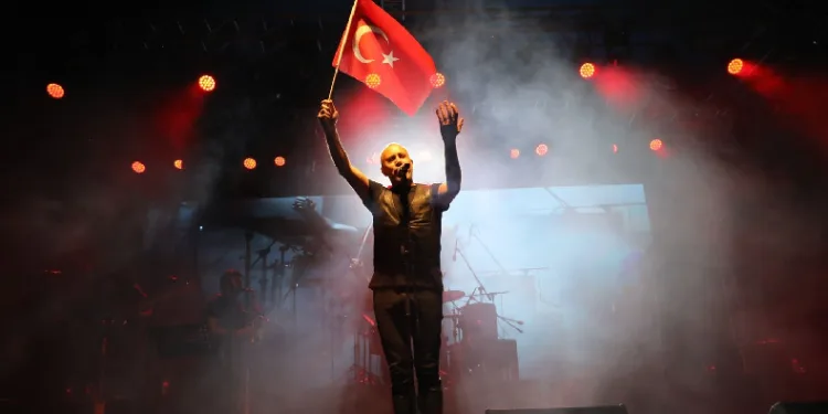 Haluk Levent, Afyonkarahisar’ı coşturdu