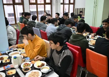 Öğrencilerle iftar yaptılar