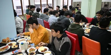 Öğrencilerle iftar yaptılar