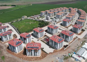 Depremzedeler yeni yuvalarına yerleşiyor