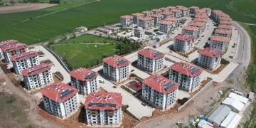 Depremzedeler yeni yuvalarına yerleşiyor