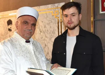 Kazakistanlı öğrenci Müslüman oldu