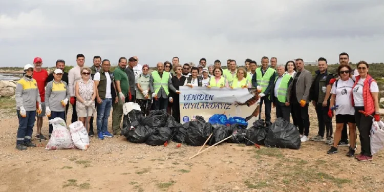 Didim’de kıyı temizliği çalışması