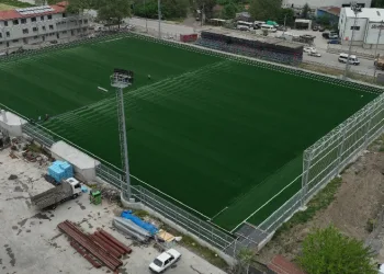 Yakup Altun Stadı’nda sentetik çim seriliyor