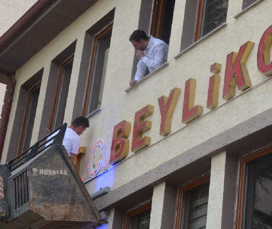 Beylikova Belediyesi tabelasına 'T.C.' ibaresi