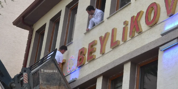 Beylikova Belediyesi tabelasına ‘T.C.’ ibaresi