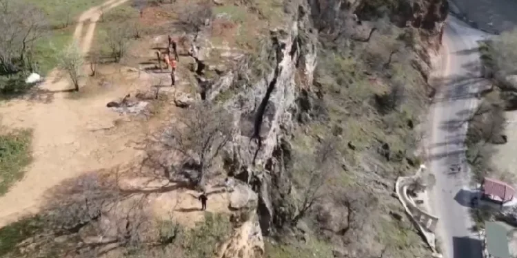 Tunceli’de kaya düşme tehlikesi