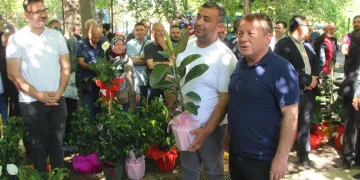 Tebrik çiçekleri yardıma dönüştü