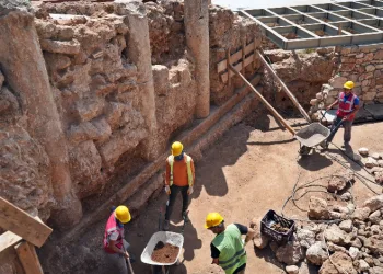 Antalya’da sütunlu cadde keşfedildi