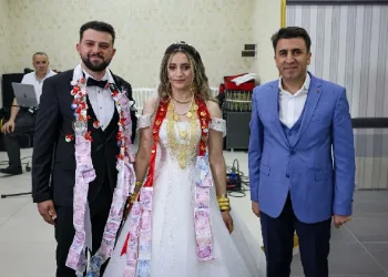 Mutlu günlerinde yalnız bırakmadı