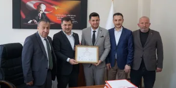 Başkan Selami Savaş mazbatasını aldı