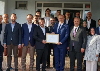 Başkan Yılmaz Yıldız mazbatasını aldı