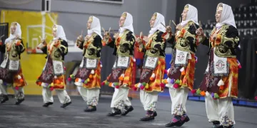 Halk oyunları şöleni Denizli’de başladı