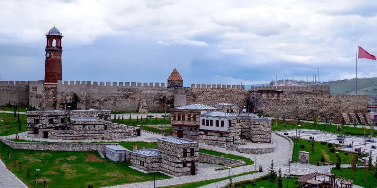 Erzurum’a yağmur sağanakla geliyor