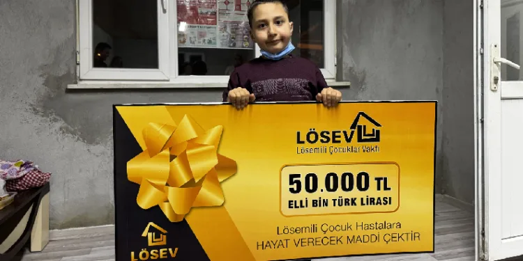 Minik Ahmet’e 50 bin TL ihtiyaç çeki