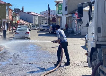 Karlıova’da kış bitti, temizlik başladı