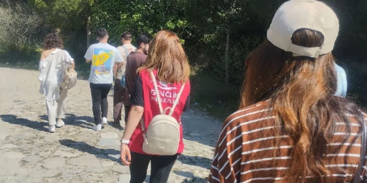 Gençler, doğayla iç içeydi