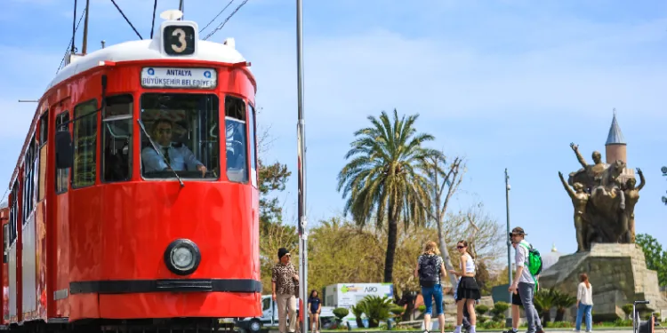 Nostalji tramvayı seferlerine başladı