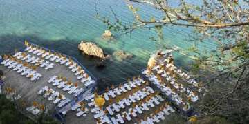 Ünlü plaj sezonu ücretsiz açtı