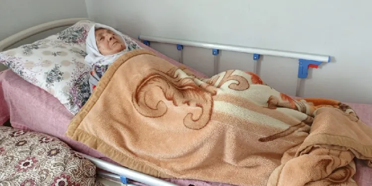 Felçli kadın hasta yatağına kavuştu