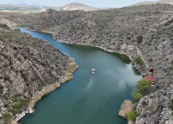 Tarihi mekanda bozlak türküleri yankılandı