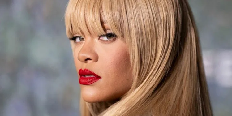 Rihanna sarışın oldu