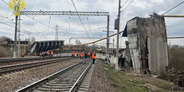 Rusya’da demiryolu üzerindeki köprü çöktü: 1 ölü, 5 yaralı