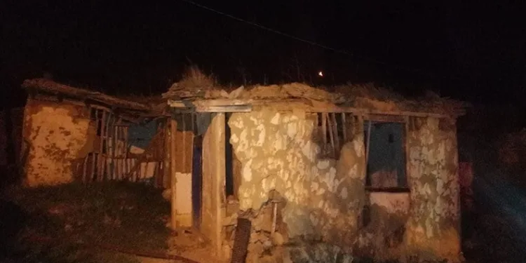 Sivas’ta yangın, 5 samanlık 2 ahır yandı: 9 hayvan telef oldu