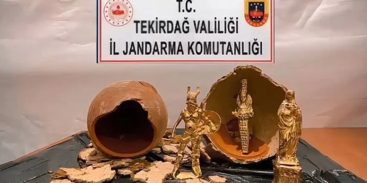 Sahte tarihi eserle dolandırıcılık yapmaya çalıştılar