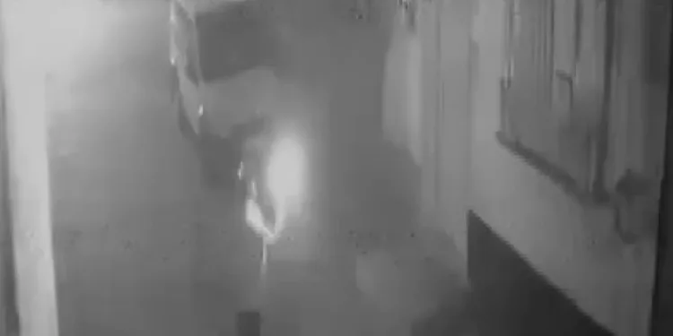 Park halindeki araç önce kundaklandı, sonra kurşun yağmuruna tutuldu